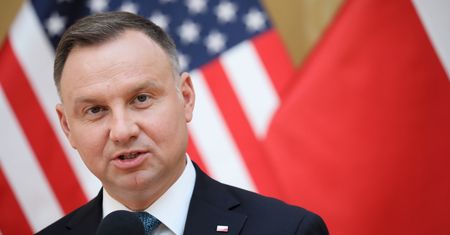 Andrzej Duda w USA. Demonstracja przed ambasadą RP. "Stop homofobii", "wyPAD 2020"