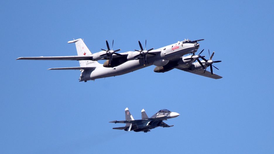 Tu-142 podczas parady z okazji dnia marynarki wojennej w Sankt Petersburgu