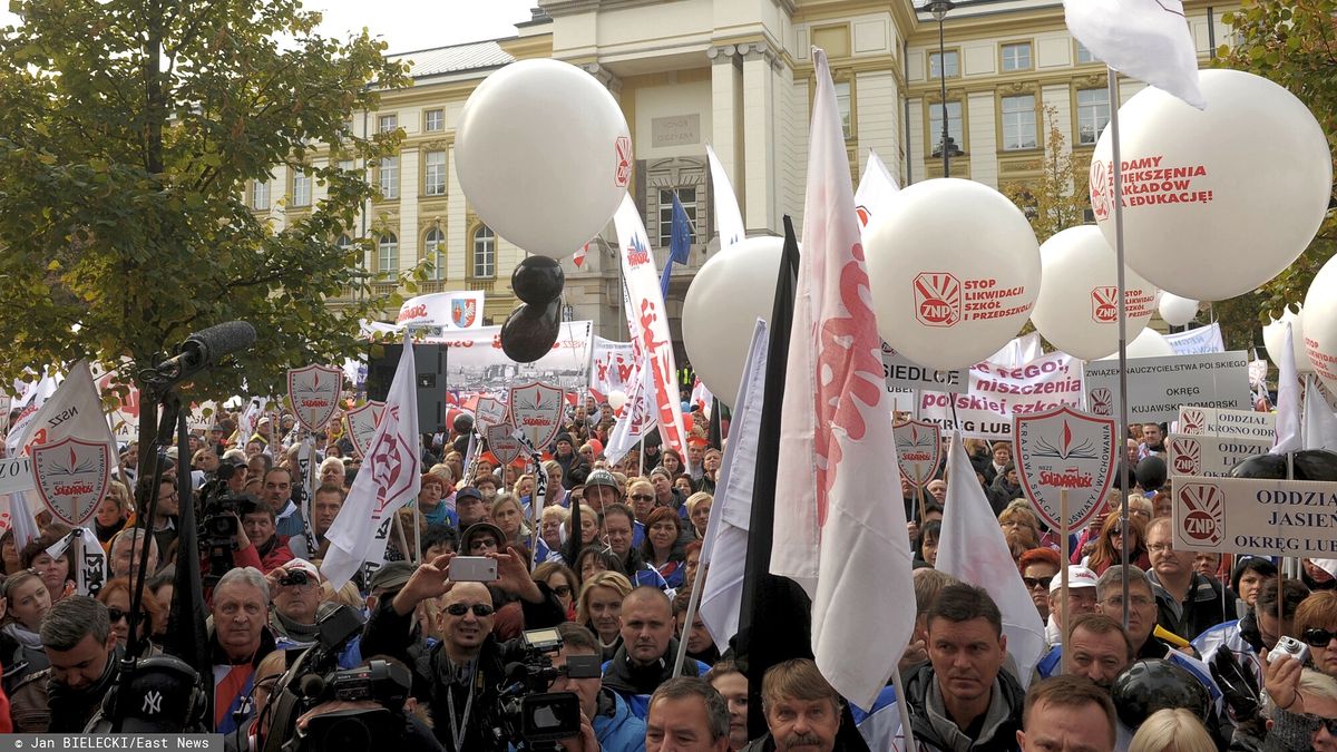 Protest nauczycieli przed KPRM - zdjęcie z 14 października 2015 roku