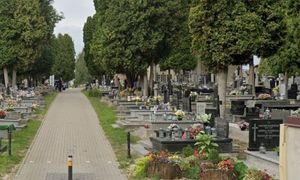 Awantura na cmentarzu. Albo spełni warunek, albo nie będzie pogrzebu