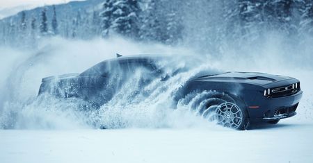 Dodge Challenger GT AWD do zabawy w każdych warunkach