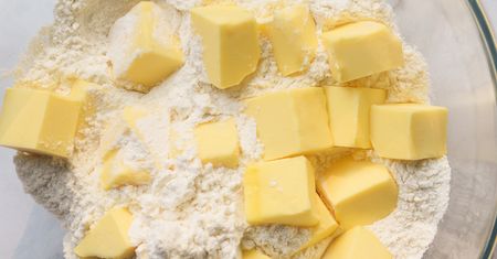 Te produkty mogą zastąpić masło. Nadają odpowiednią konsystencję daniom i chrupkość wypiekom