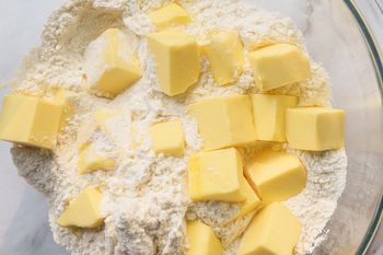 Te produkty mogą zastąpić masło. Nadają odpowiednią konsystencję daniom i chrupkość wypiekom