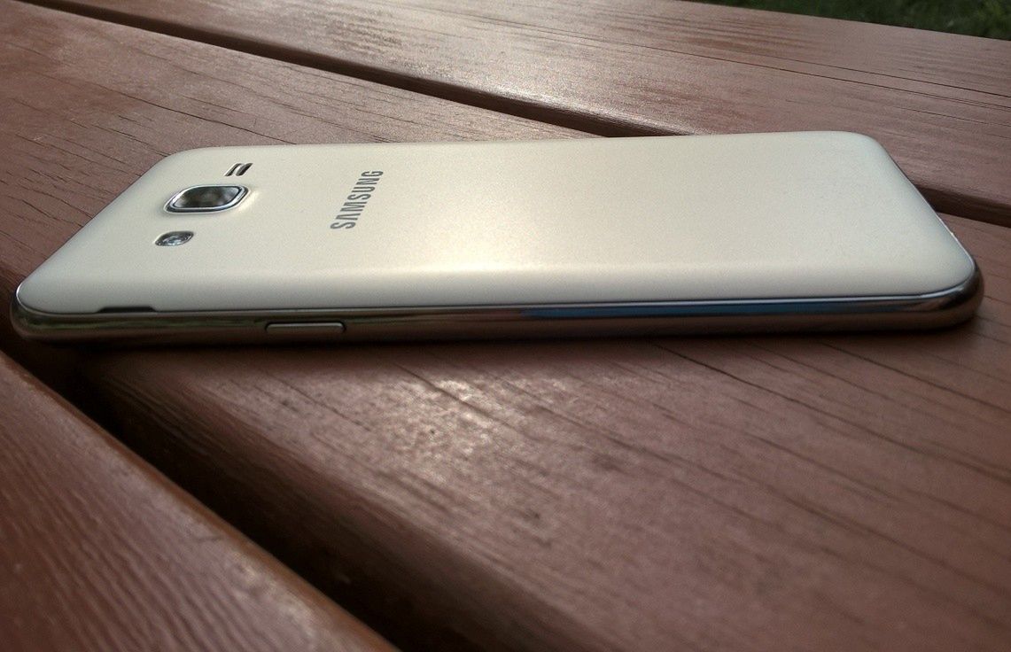 Samsung Galaxy J5 to zaskakująco dobry średniak z wieloma zaletami [test i recenzja] 3