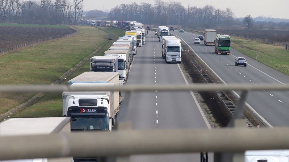 - Widzimy, że wiele firm nie planuje spektakularnych inwestycji, ale koncentruje się na utrzymaniu stabilności i możliwości działania - ocenił Piotr Taras, dyrektor ds. finansowania biznesu w Bibby Financial Services Polska.