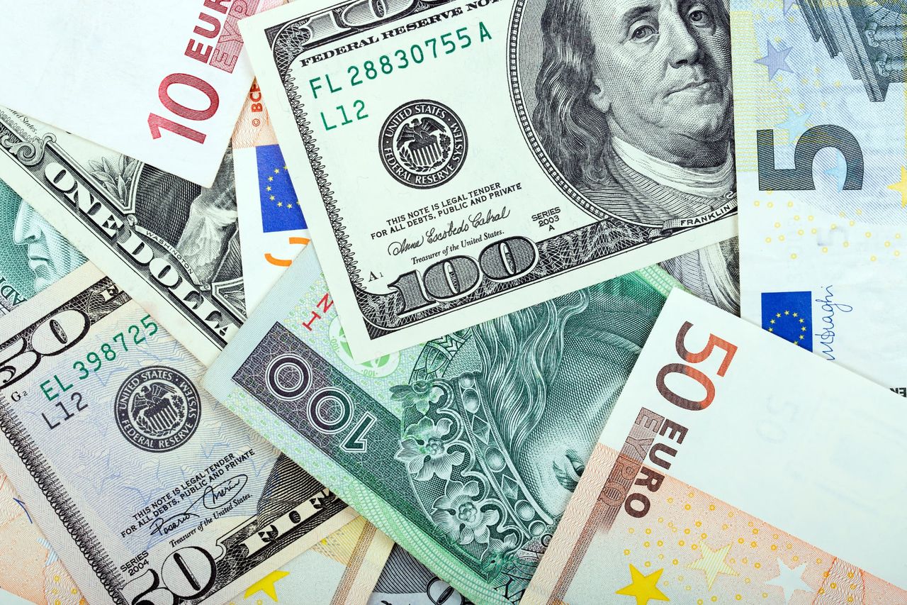 Kurs euro i dolara w czerwcu. Oto prognoza PKO BP. Widać pewien optymizm