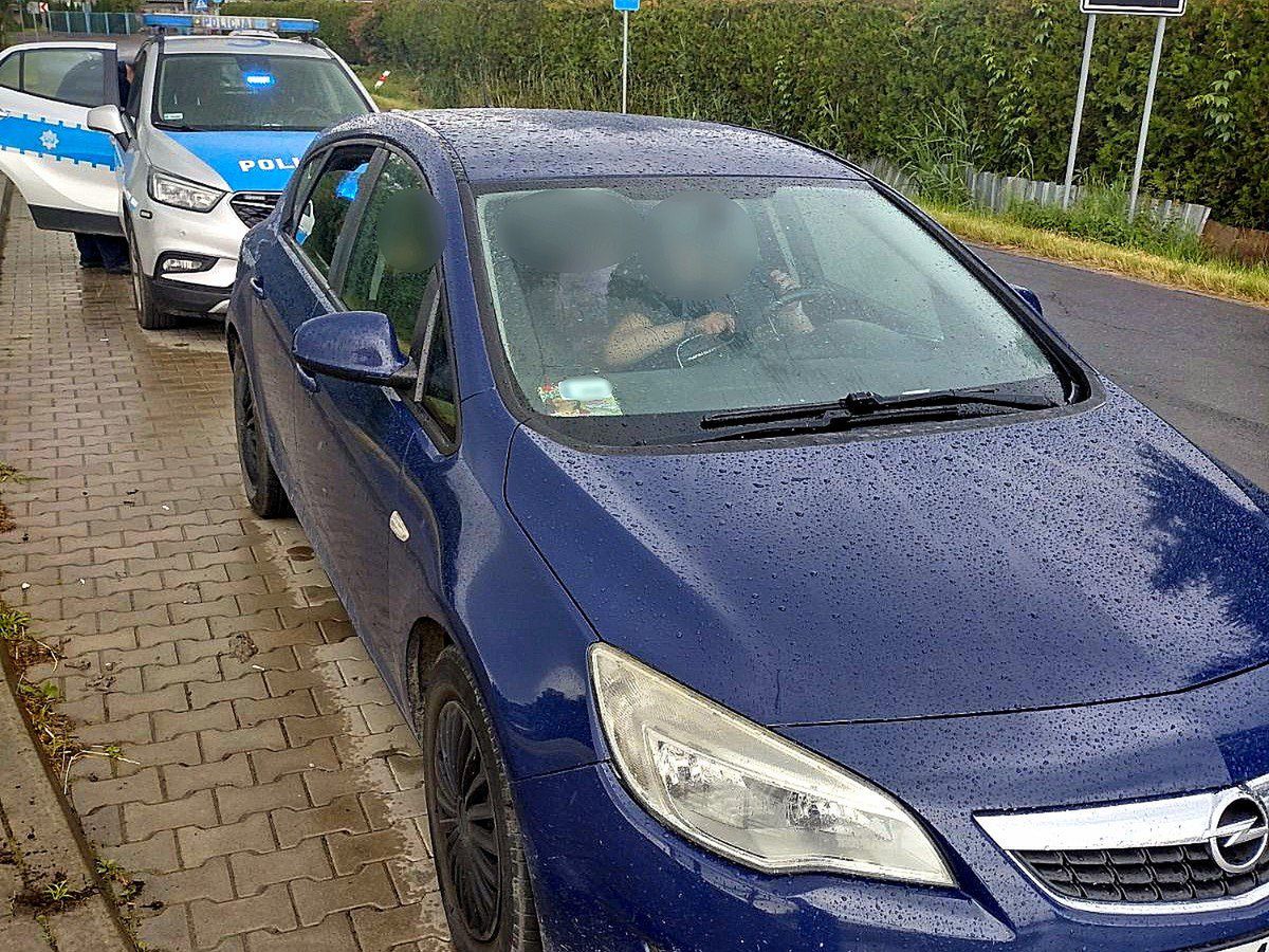 38-latek, mając trzy promile alkoholu w organizmie, wiózł autem dwoje dzieci. Stracił prawo jazdy i odpowie przed sądem