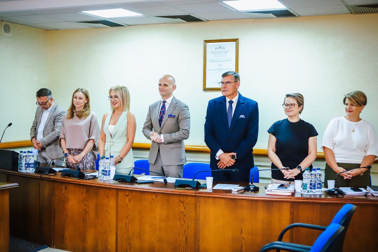 Podwyżki dla rodzin zastępczych i pomoc dla OSP. Za nami XXIII sesja Rady Powiatu Płockiego