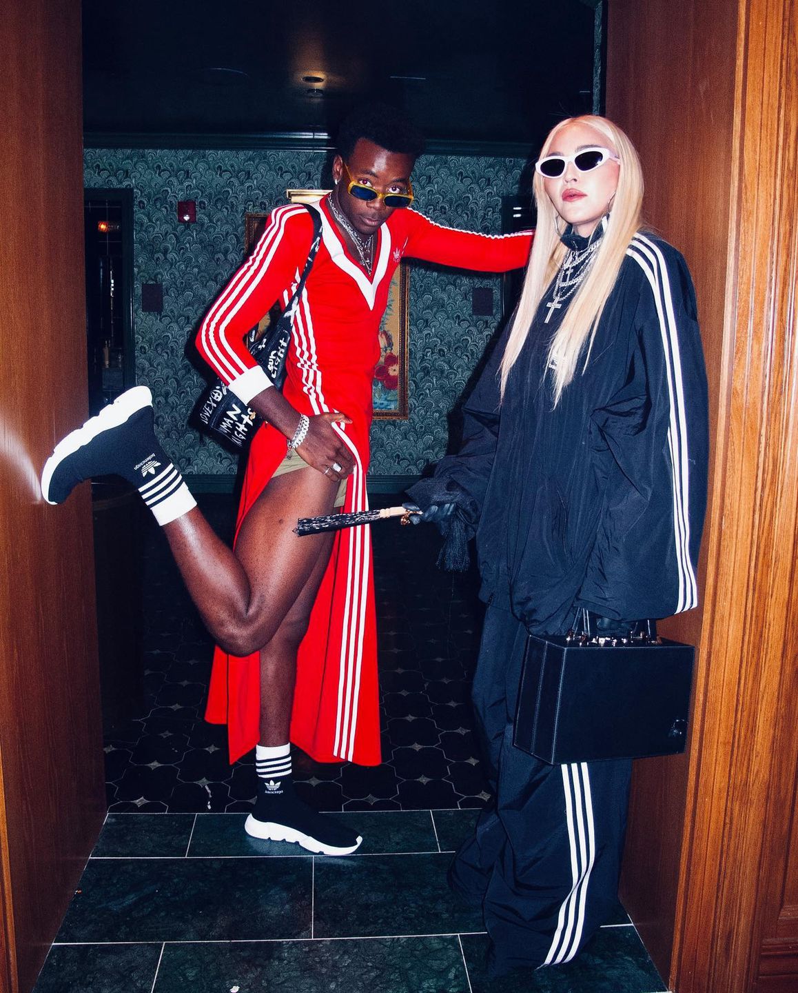 Madonna z synem na bokserskiej walce