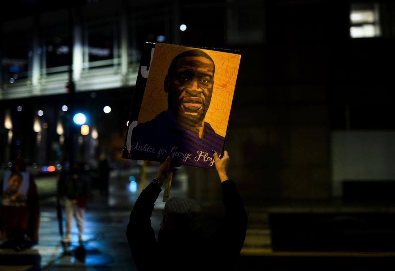 Minneapolis, Minnesota, USA, 9.04.2021: podobizna George'a Floyda na demonstracji domagającej się skazania policjanta Dereka Chauvina za jego zabójstwo