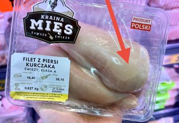 Pokazał, co zobaczył na mięsie z Biedronki. Sieć zareagowała