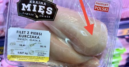 Pokazał, co zobaczył na mięsie z Biedronki. Sieć zareagowała