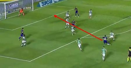 #dziejesiewsporcie: odpalił petardę w meczu o Puchar Maradony. Kapitalny gol!