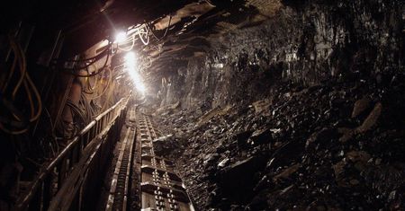 Notowania JSW spadają. Rząd zdecydował o czasowym wyłączeniu kopalń