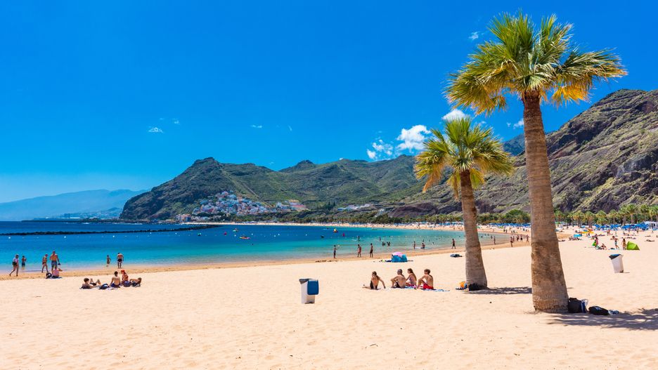 Plaża de Las Teresitas robi wrażenie