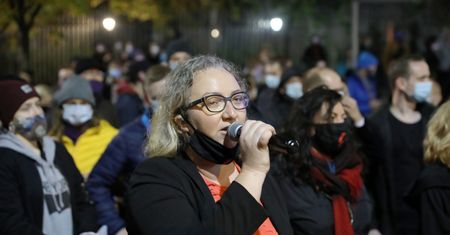 Protesty w Polsce. Strajk kobiet we Wrocławiu. "Zapraszamy na spacer"