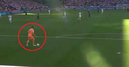 Ten samobój z meczu Chorwacja - Hiszpania przejdzie do historii. Najgorszy kiks bramkarza na Euro 2020 [WIDEO]