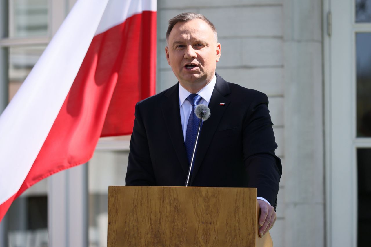 "Brutalny atak" Dudy. Polski prezydent uderza w Scholza i Macrona. "Do Hitlera też się dzwoniło?"