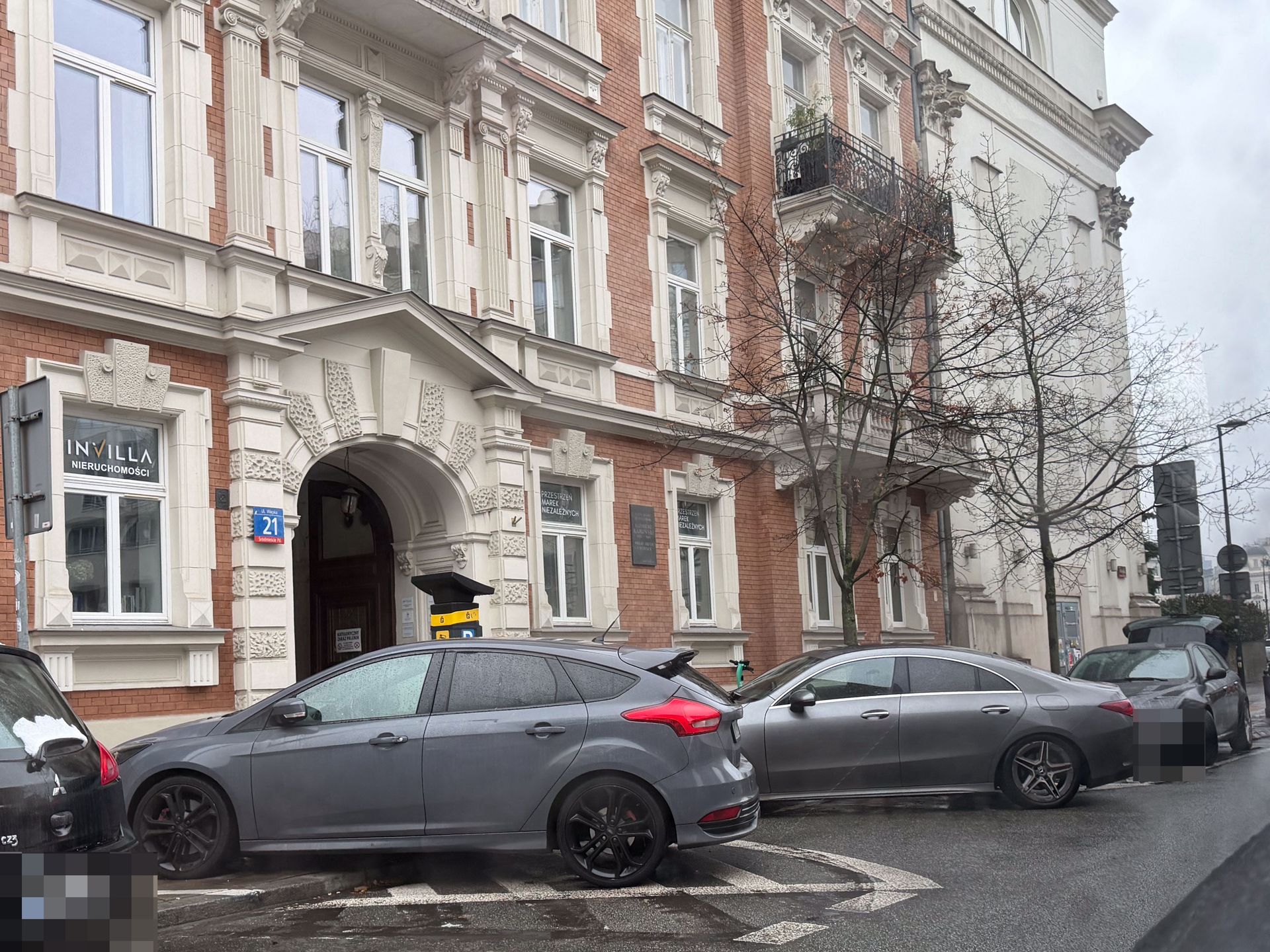 Maciej Musiał zaparkował na zakazie