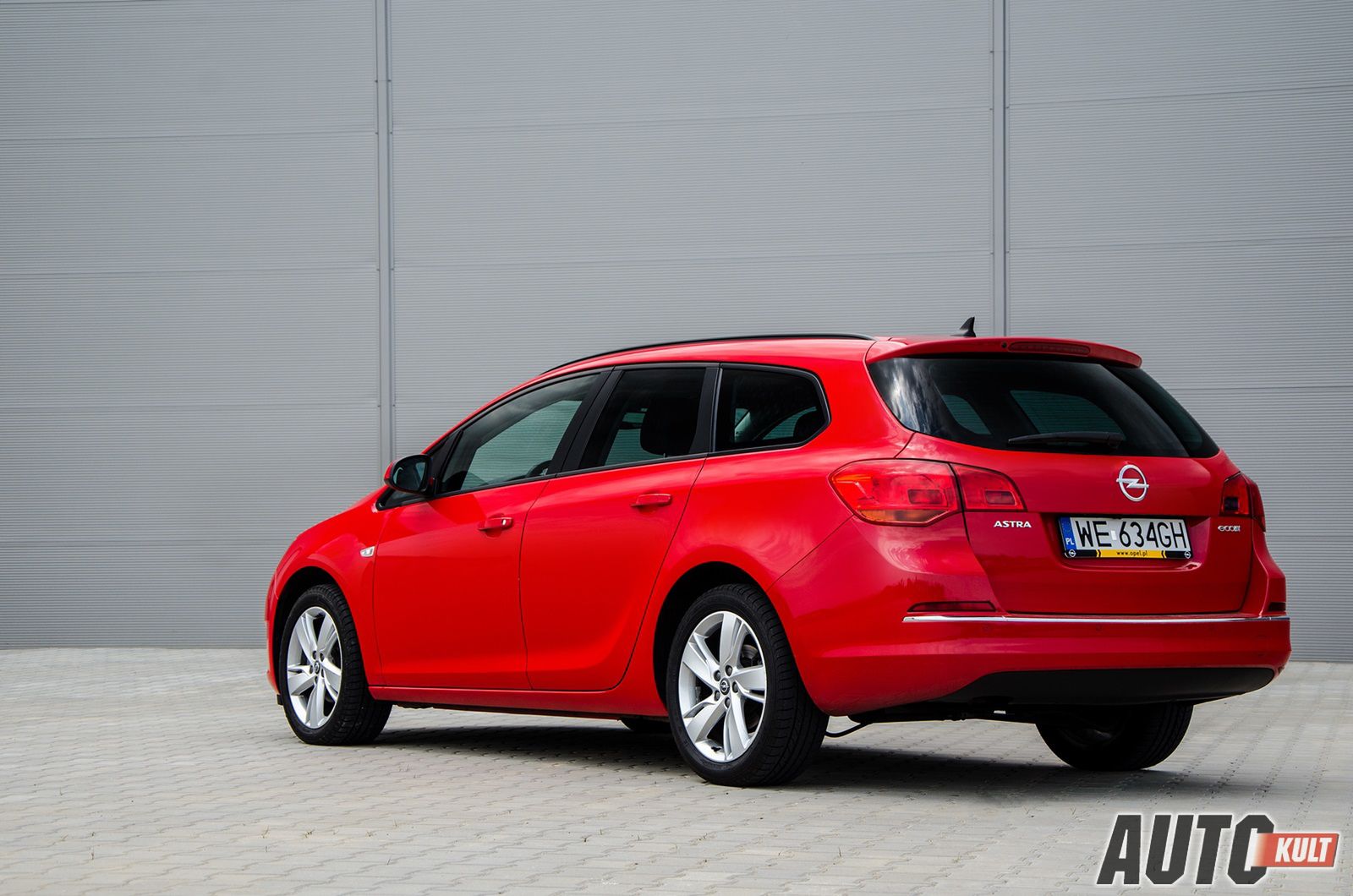 Opel Astra Tourer 1,4 Turbo LPGTEC Enjoy vs. Opel Astra Sedan 1,7 CDTI Business - test [galeria] 7