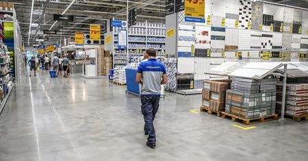 Sieć marketów szuka pracowników w całej Polsce. Dopłaca za weekendy