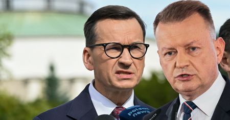 Błaszczak uderza w Morawieckiego. Wskazuje na prezesa PiS