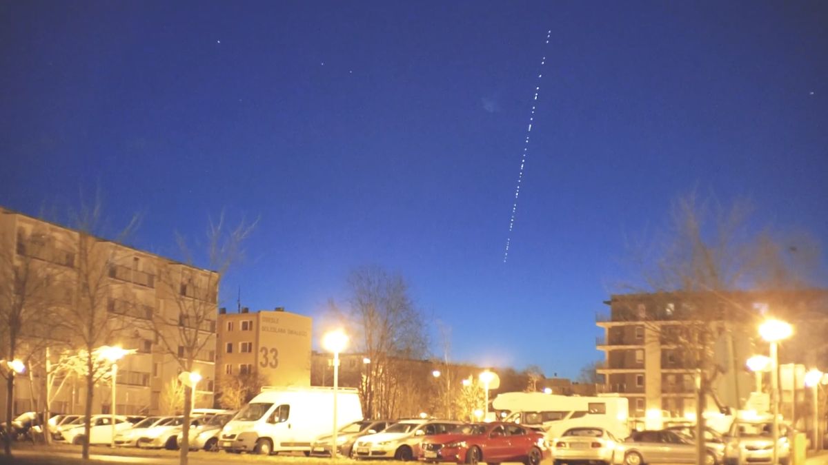 Starlink widoczny na polskim niebie. Niesamowite nagranie od czytelnika 1