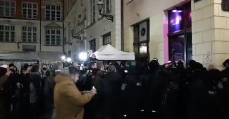 OtwieraMY. Lokale w Pasażu Niepolda nie zostały otwarte. Policja znów zablokowała wejście