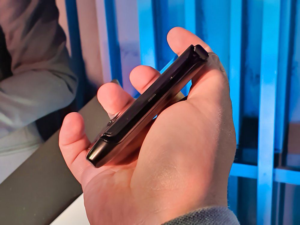 Role się odwróciły. Motorola razr jest teraz najtańszym składakiem w Polsce 2