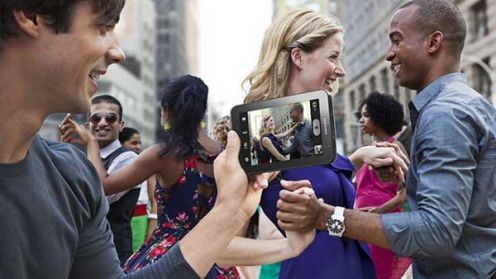 Wielka photoshopowa wpadka przy reklamie Samsunga Galaxy TAB? 1