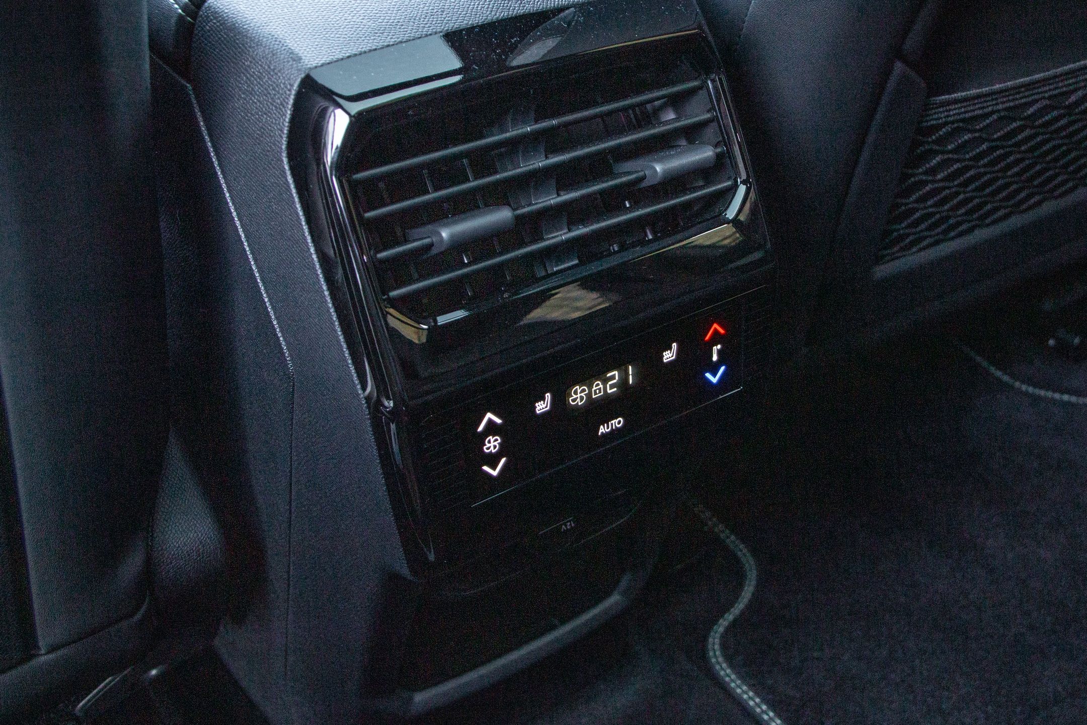 Peugeot e-5008