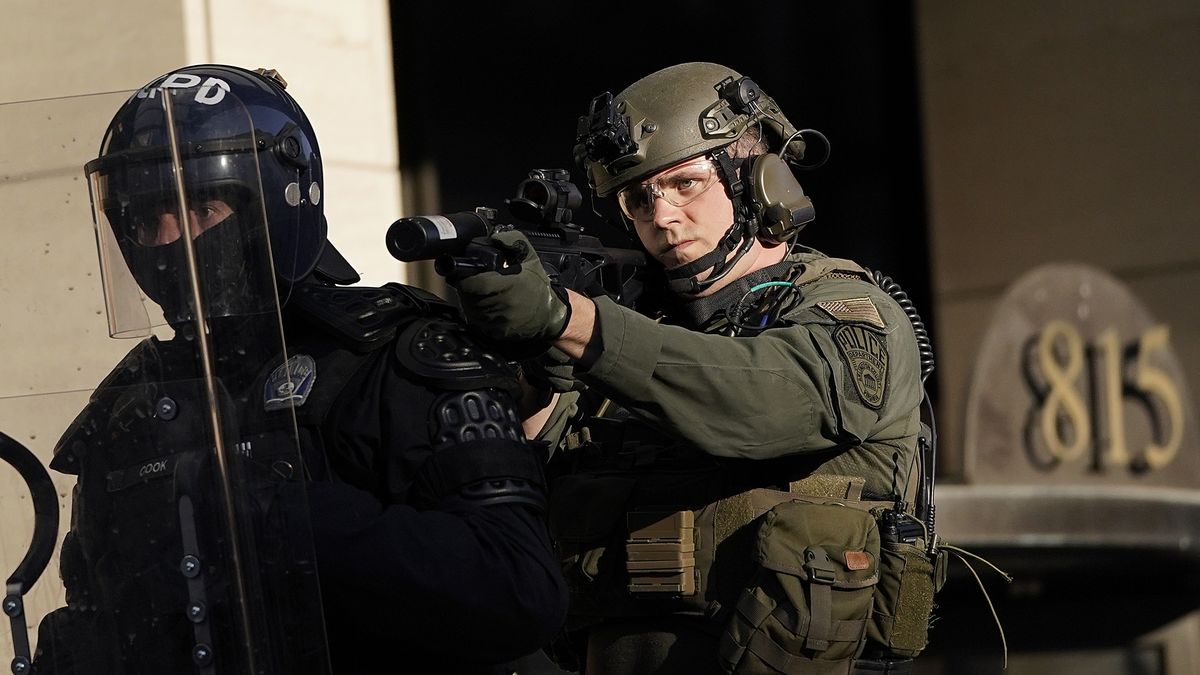 George Floyd został uduszony przez policjanta. W USA trwają protesty.