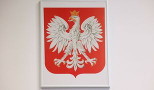 Mianował się Najwyższą Izbą Kontroli. Następnie znieważył godło