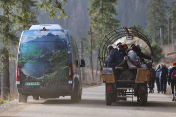 Zmiany na szlaku nad Morskie Oko. Busy wstrzymane, a fiakrzy testują lżejszy wóz