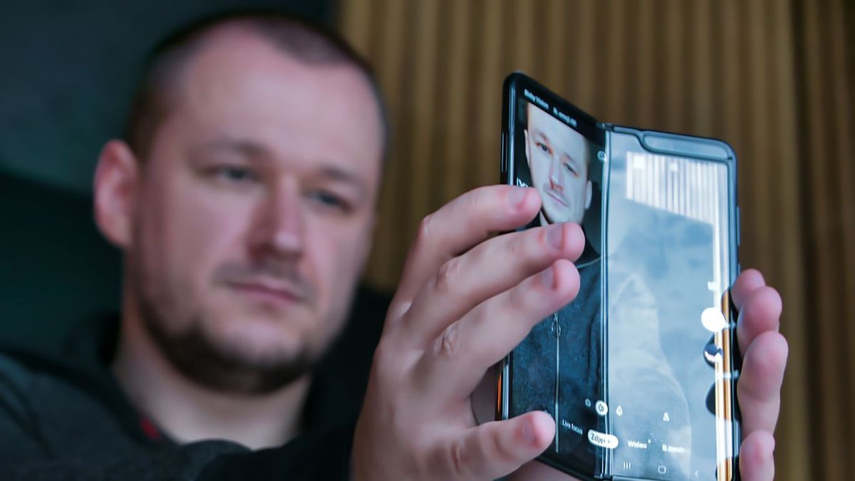Samsung Galaxy Z Fold 2 zapowiedziany. Wyciekło pierwsze zdjęcie 1