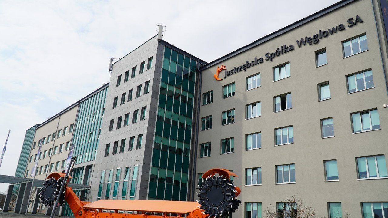 W JSW na razie bez zwolnień, choć koszty pracownicze mocno obciążają spółkę. W ciągu dekady wzrosły ponad dwukrotnie
