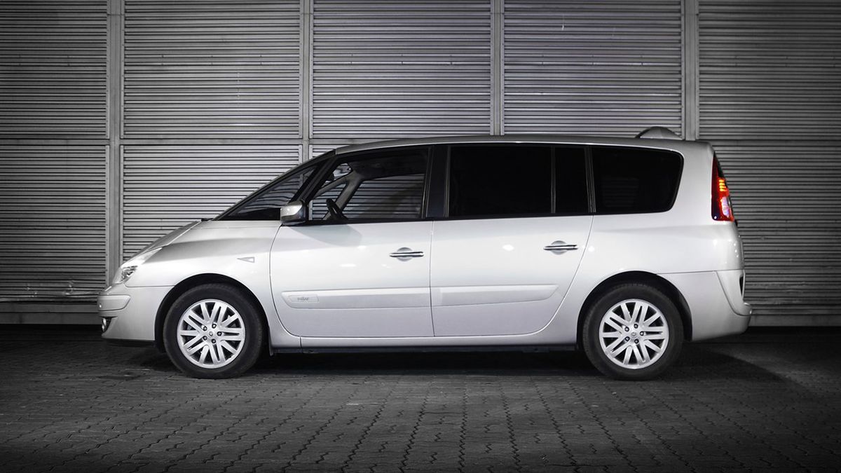 Tanio i przestronnie, a w nowszych autach również na bogato. Renault Espace to model, który oferuje bardzo dużo za niewielkie pieniądze.