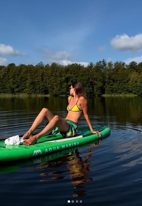 Izabella Krzan w letniej stylizacji z bikini w roli głównej