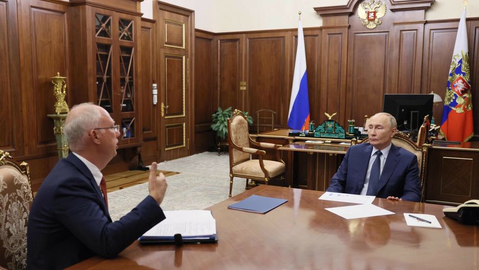 Archiwum zagraniczne East News 2025-01
In this pool photograph distributed by the Russian state agency Sputnik, Russia's President Vladimir Putin meets with the Russian Direct Investment Fund (RDIF) CEO Kirill Dmitriev at the Kremlin in Moscow on January 13, 2025. (Photo by Alexander KAZAKOV / POOL / AFP)
ALEXANDER KAZAKOV