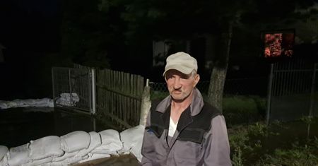"Płynie ta woda do nas, czy już nie?". Ostatnia wieś przed odciętym od świata Lewinem Brzeskim