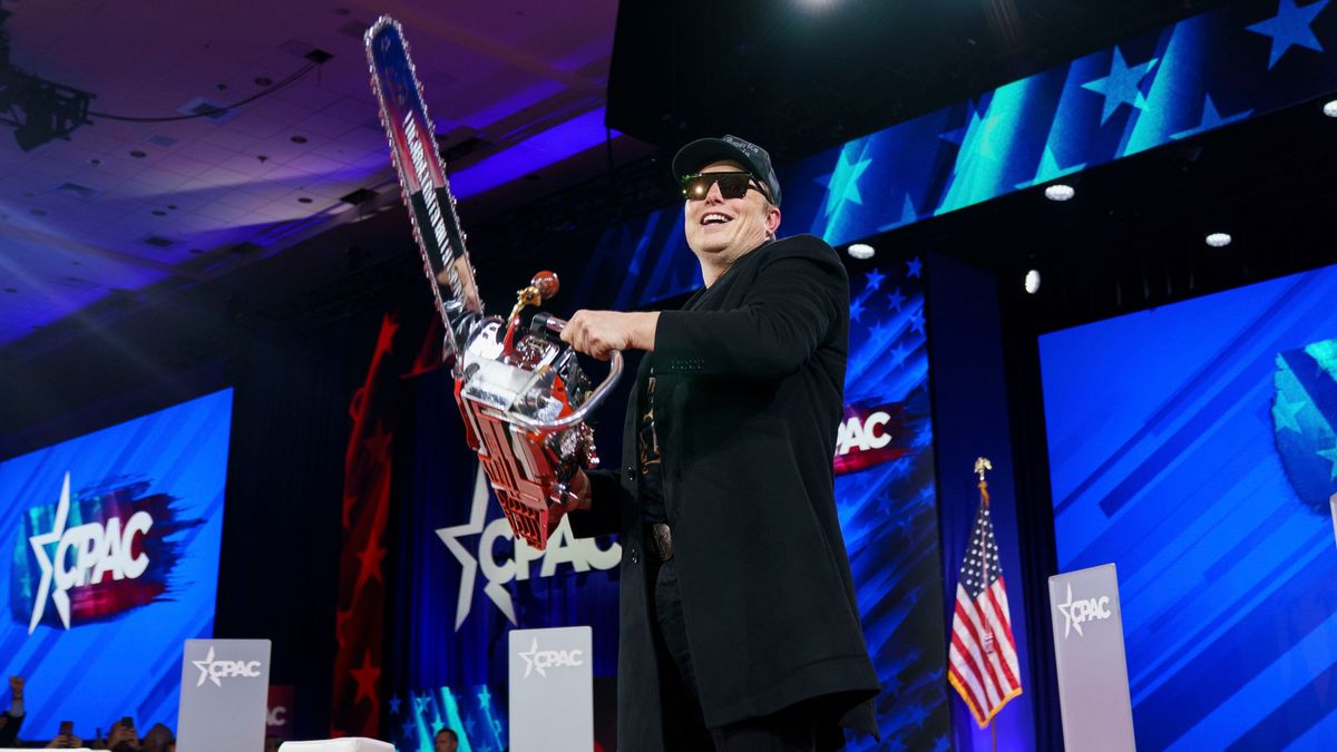 Zapowiadał potężne oszczędności. Wyliczają, ile zrealizował