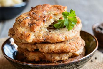 Zamiast trzeć ziemniaki, robię placki z kiszonej kapusty. Proste, a cała rodzina naje się do syta