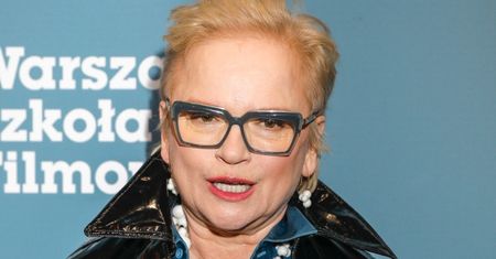 Katarzyna Figura w lateksie i komplecie à la PIŻAMA zadaje szyku na festiwalu. Ikona mody? (ZDJĘCIA)