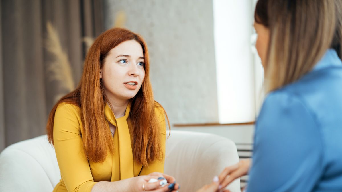 Two women in armchairs are sitting and talking
Two women in armchairs are sitting and talking. Woman psychologist practicing with  patient women. Coach session between girlfriends. Therapist's gestures. Female talking in the office
Fiordaliso