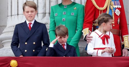 Miało być dostojnie, a wyszło jak zawsze. Książęta George i Louis wciąż błaznowali