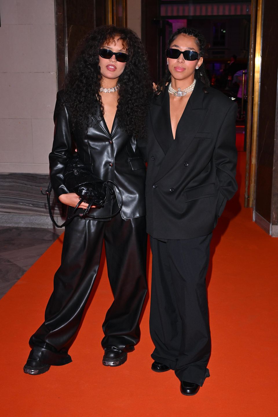 Sara James i Vanessa Mensah na premierze "Lalki"