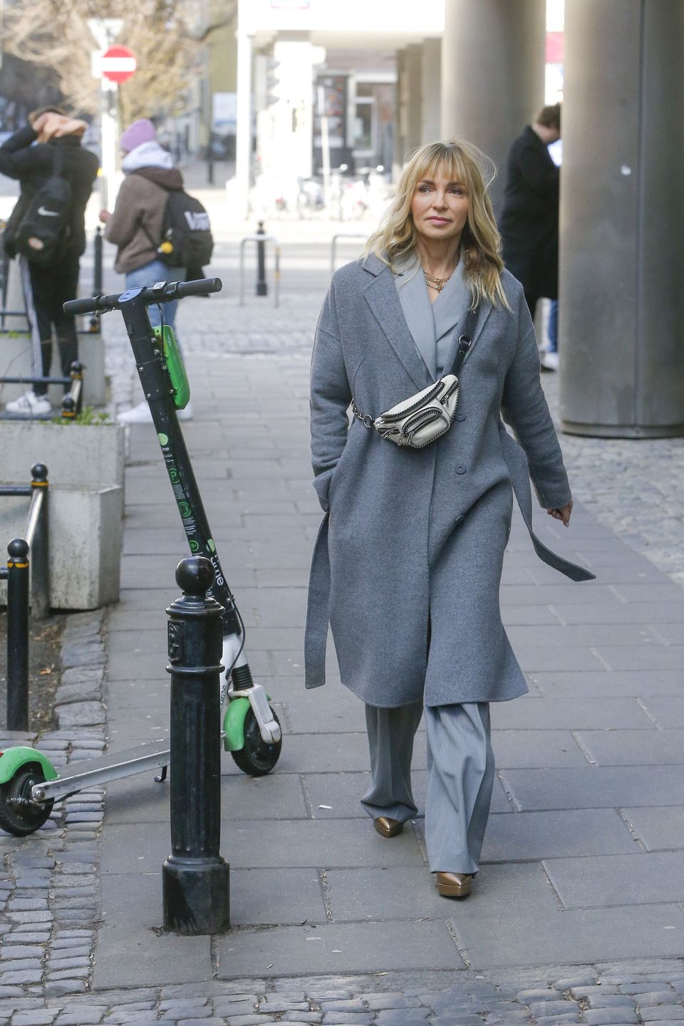 Anna Wyszkoni przed studiem Dzień Dobry TVN