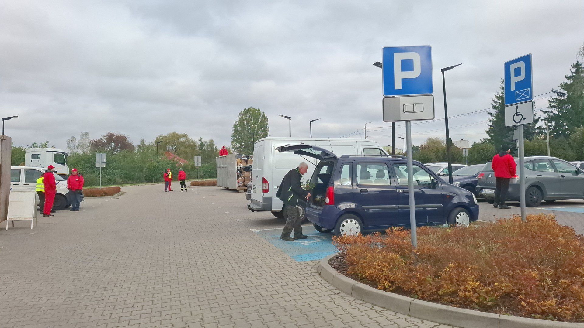 Trwa jesienna zbiórka elektrośmieci. Można je wymienić na roślinę