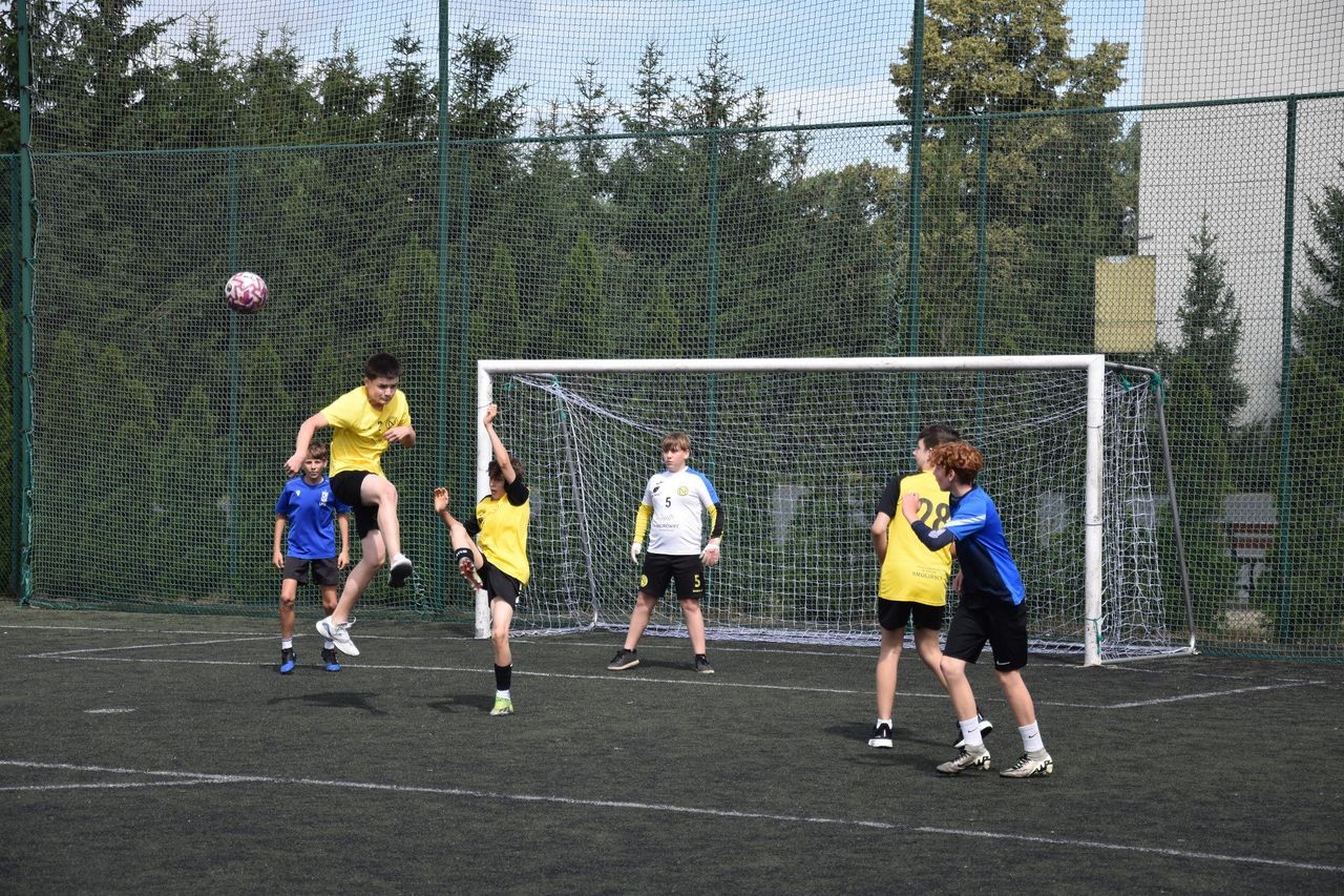 Młodzi piłkarze wyszli na boisko. XXXV Mundialito