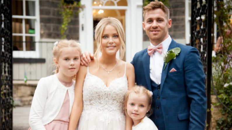 Lekarz powiedział, że jest za młoda na raka piersi. Kobieta zmarła miesiąc po ślubie